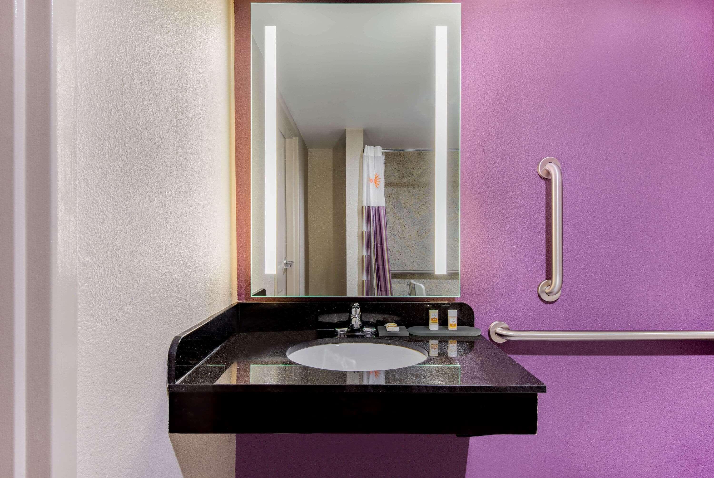 La Quinta Inn By Wyndham West Long Branch Nj Shore Area Екстериор снимка