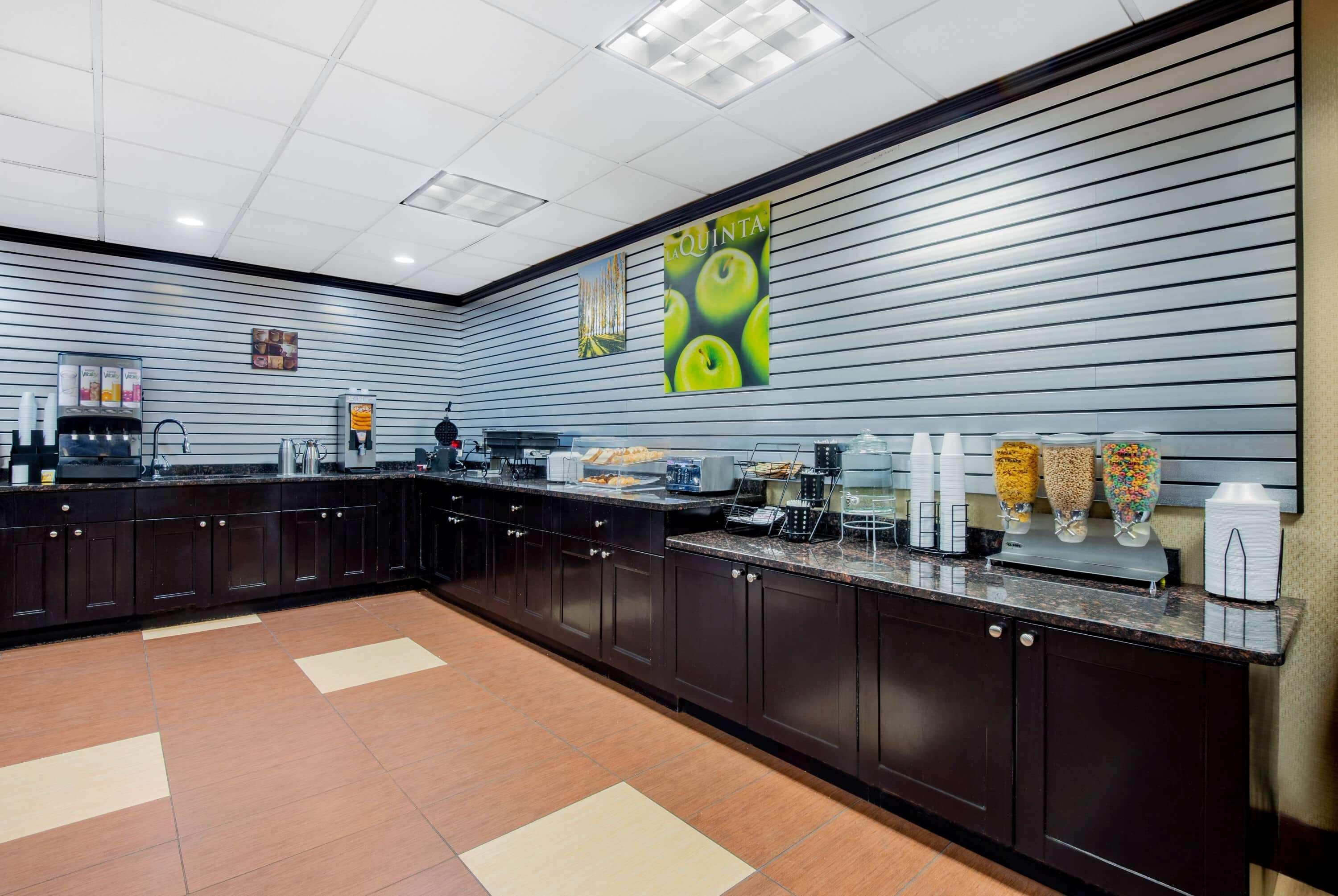 La Quinta Inn By Wyndham West Long Branch Nj Shore Area Екстериор снимка