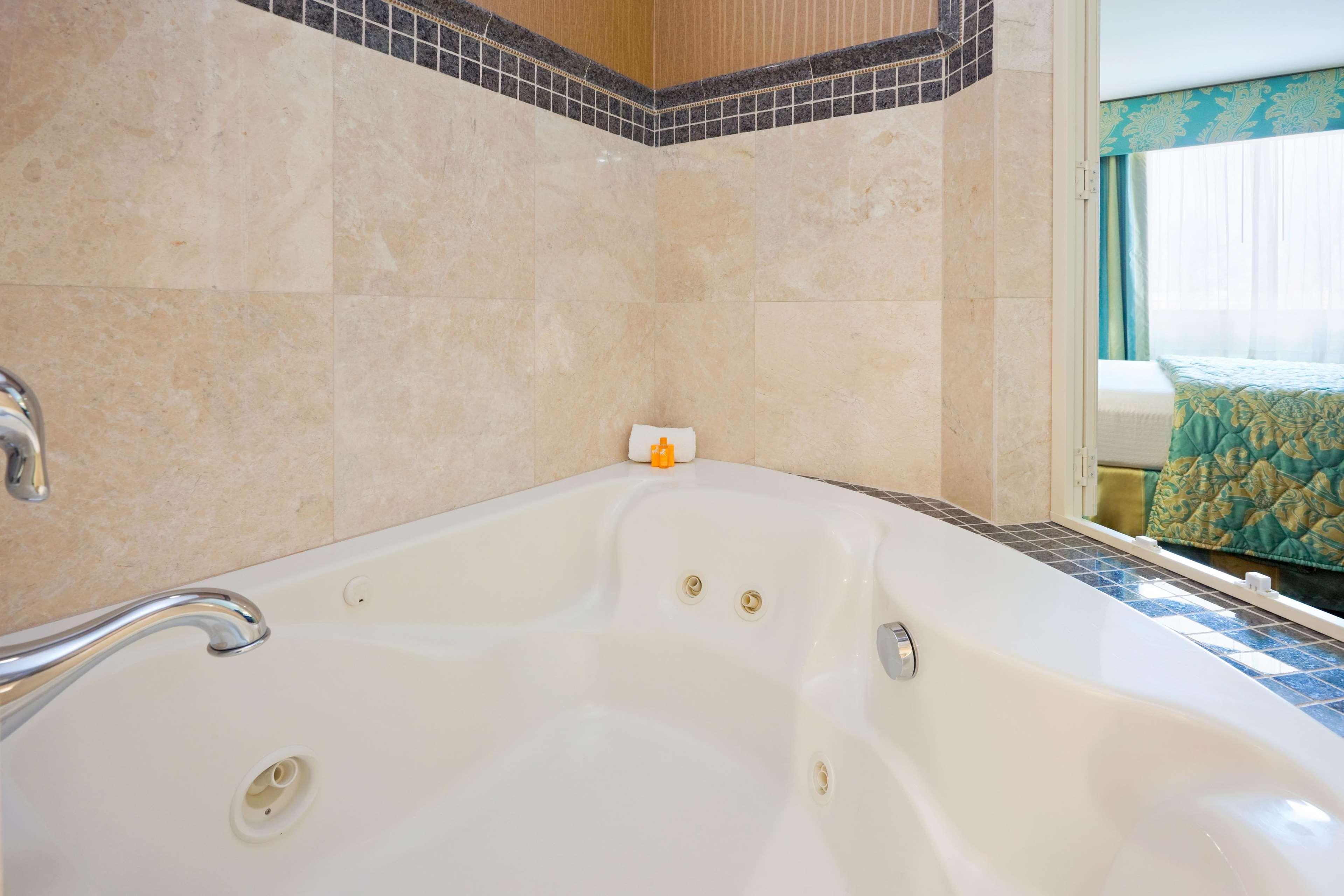 La Quinta Inn By Wyndham West Long Branch Nj Shore Area Екстериор снимка