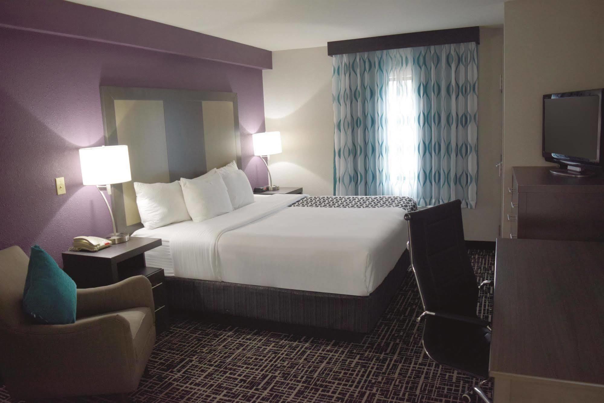 La Quinta Inn By Wyndham West Long Branch Nj Shore Area Екстериор снимка