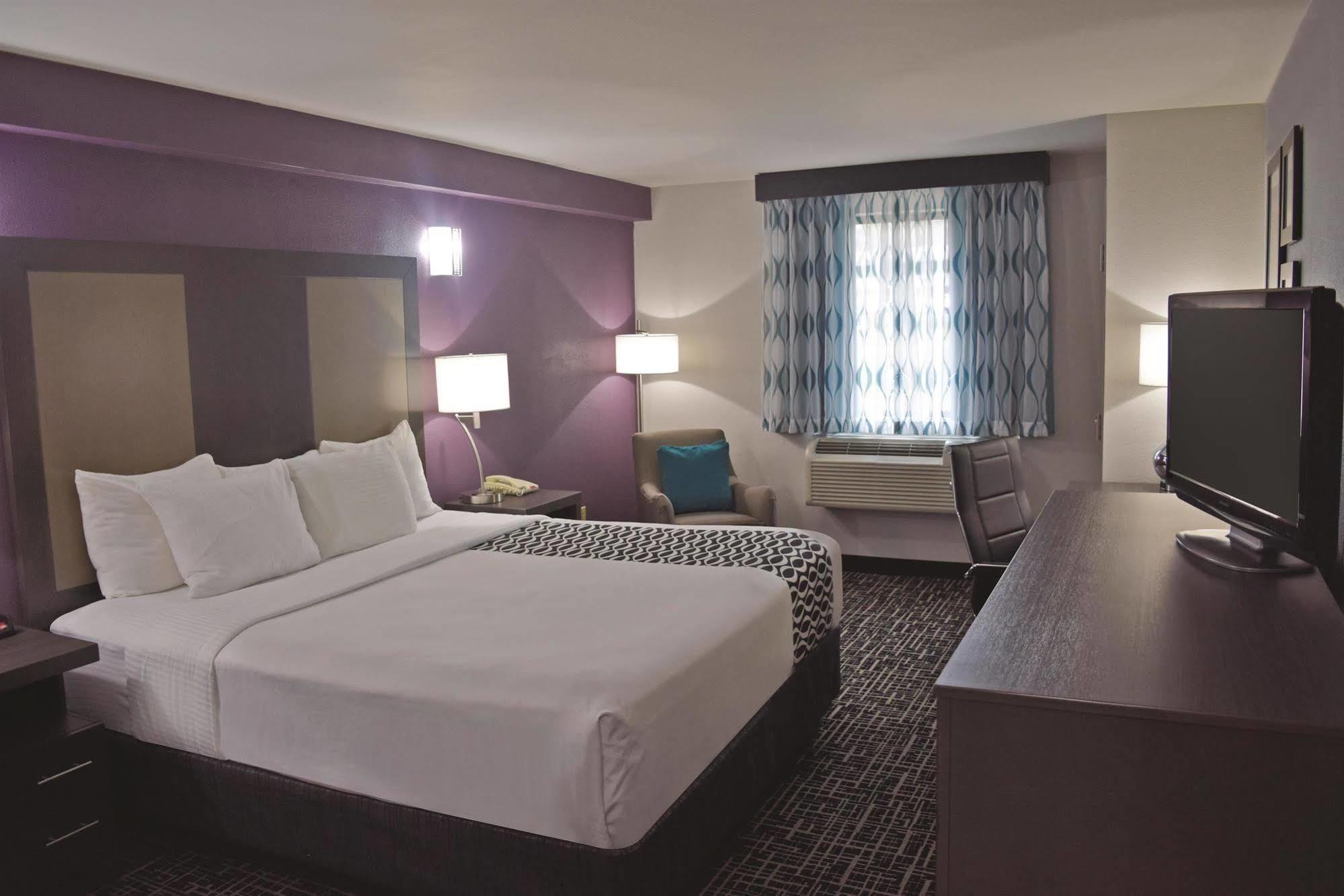 La Quinta Inn By Wyndham West Long Branch Nj Shore Area Екстериор снимка