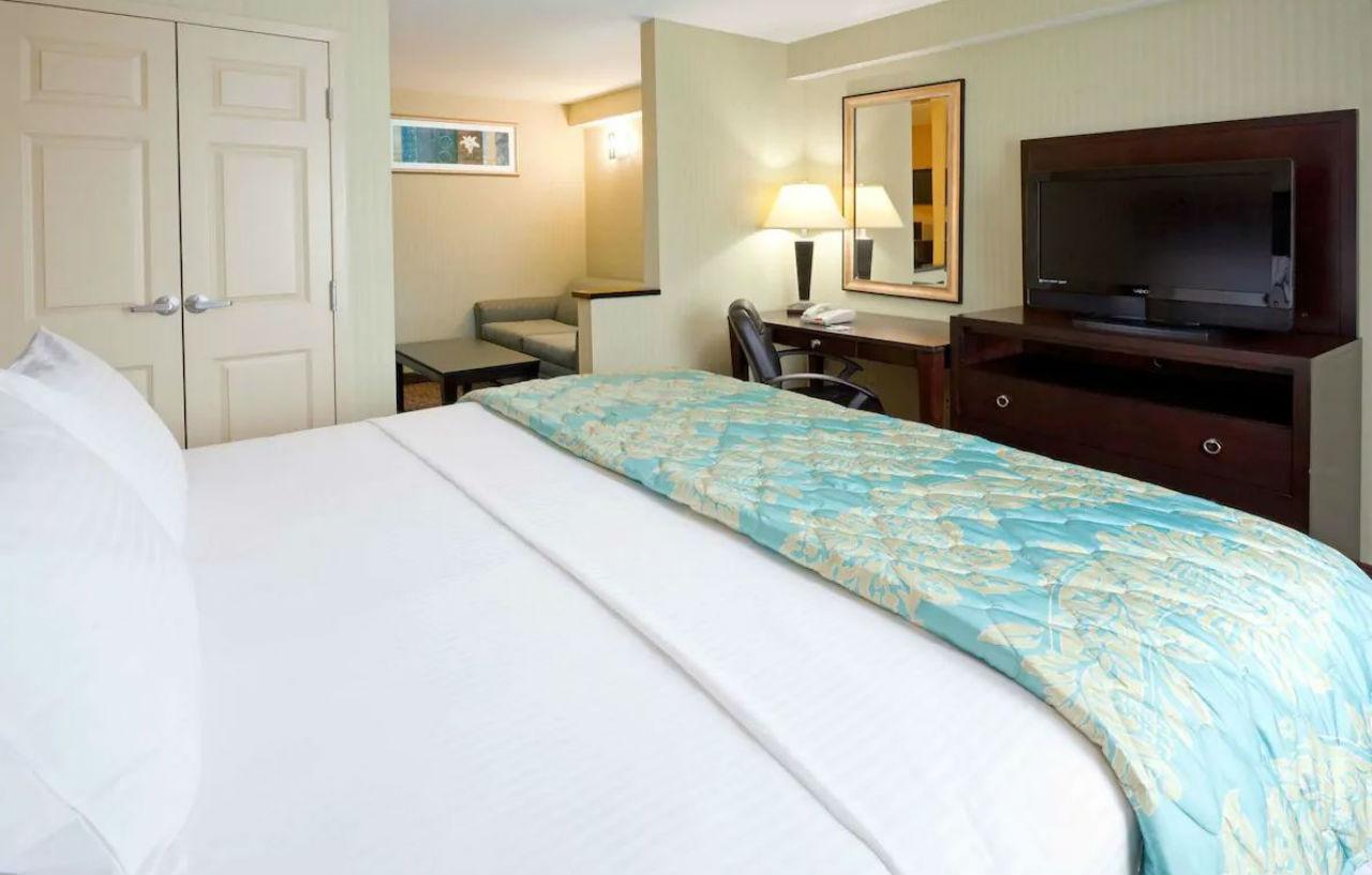 La Quinta Inn By Wyndham West Long Branch Nj Shore Area Екстериор снимка