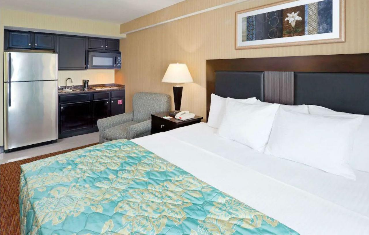 La Quinta Inn By Wyndham West Long Branch Nj Shore Area Екстериор снимка